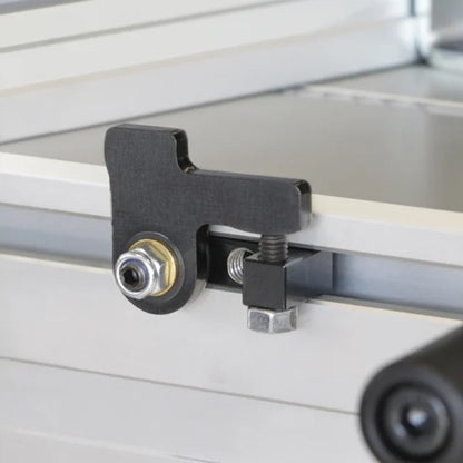 Mounting Device For Hammer Crosscut Fence